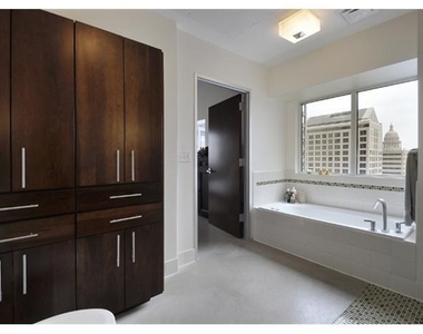 800 Brazos St - Photo Thumbnail 10