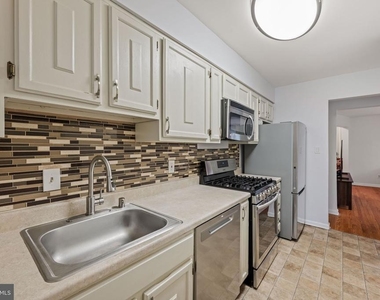 139 Hawaii Avenue Ne - Photo Thumbnail 6
