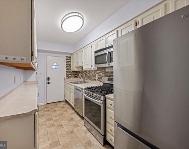 139 Hawaii Avenue Ne - Photo Thumbnail 5
