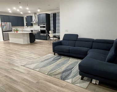 10403 Spanish Jennet Way - Photo Thumbnail 6