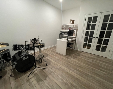 10403 Spanish Jennet Way - Photo Thumbnail 4