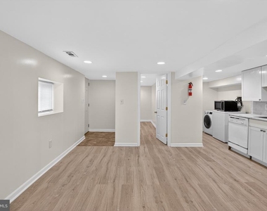 141 Uhland Terrace Ne - Photo Thumbnail 4