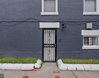 141 Uhland Terrace Ne - Photo Thumbnail 2
