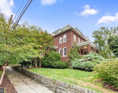 1501 Crittenden Street Nw - Photo Thumbnail 1