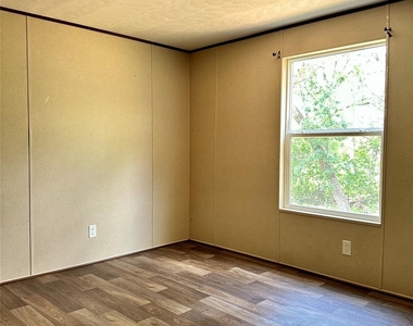 104 Shoshoni Dr - Photo Thumbnail 13