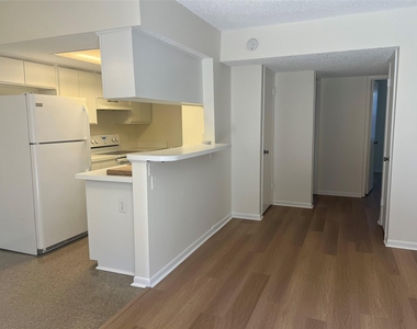 1410 W North Loop Blvd - Photo Thumbnail 12