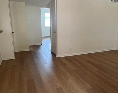 1410 W North Loop Blvd - Photo Thumbnail 18