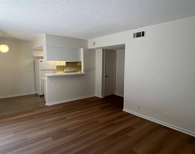 1410 W North Loop Blvd - Photo Thumbnail 16