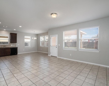 156 Triumph Rd - Photo Thumbnail 4