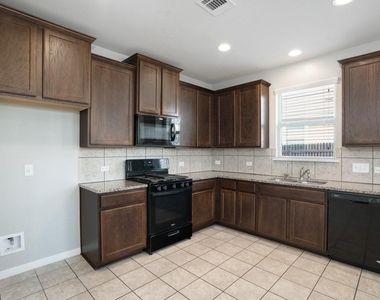 156 Triumph Rd - Photo Thumbnail 7