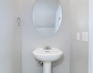 156 Triumph Rd - Photo Thumbnail 18