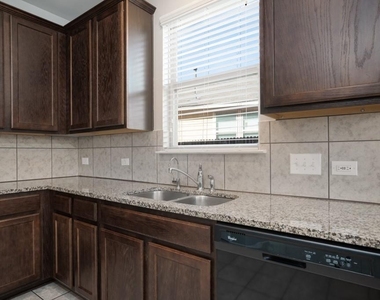156 Triumph Rd - Photo Thumbnail 8