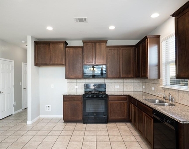 156 Triumph Rd - Photo Thumbnail 9