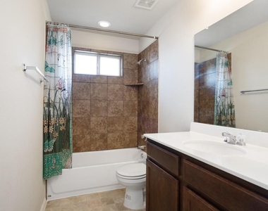 156 Triumph Rd - Photo Thumbnail 10
