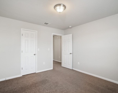 156 Triumph Rd - Photo Thumbnail 11