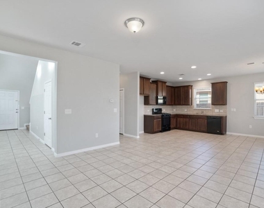 156 Triumph Rd - Photo Thumbnail 5