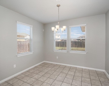156 Triumph Rd - Photo Thumbnail 20