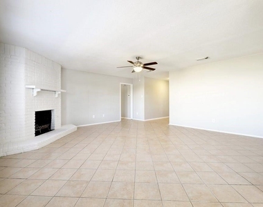1214 Doonesbury Dr - Photo Thumbnail 5