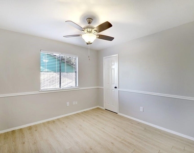 1214 Doonesbury Dr - Photo Thumbnail 16