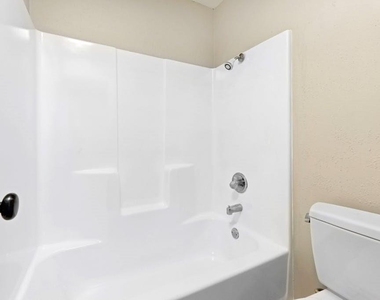 1214 Doonesbury Dr - Photo Thumbnail 15