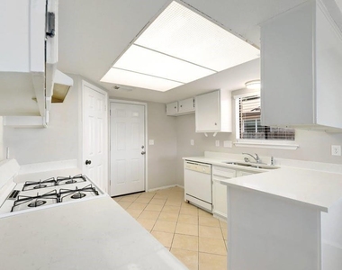 1214 Doonesbury Dr - Photo Thumbnail 9