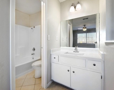 1214 Doonesbury Dr - Photo Thumbnail 14