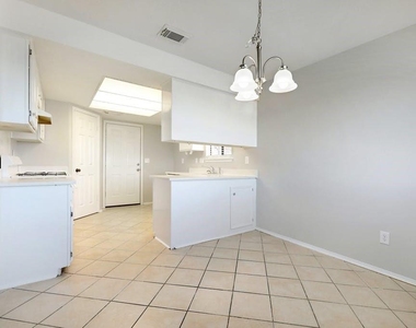 1214 Doonesbury Dr - Photo Thumbnail 8