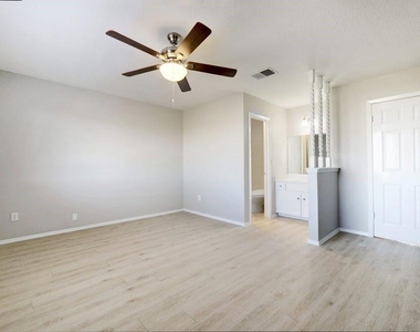 1214 Doonesbury Dr - Photo Thumbnail 12