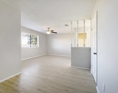 1214 Doonesbury Dr - Photo Thumbnail 11