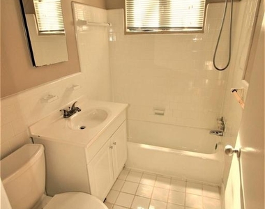 4114 Davis Place Nw - Photo Thumbnail 2