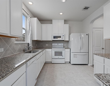 305 Los Cobos Ln - Photo Thumbnail 7