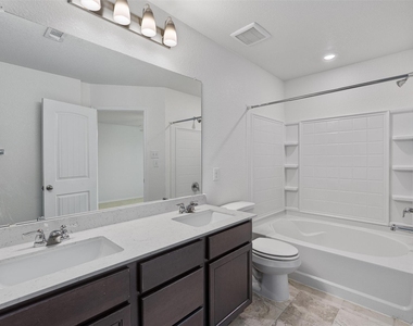 305 Los Cobos Ln - Photo Thumbnail 16