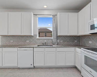 305 Los Cobos Ln - Photo Thumbnail 9
