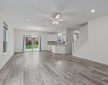 305 Los Cobos Ln - Photo Thumbnail 2