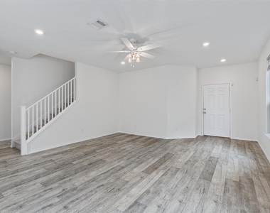 305 Los Cobos Ln - Photo Thumbnail 4