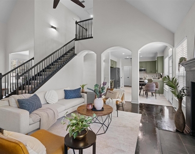 312 Country Club Dr - Photo Thumbnail 10