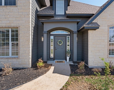 312 Country Club Dr - Photo Thumbnail 4