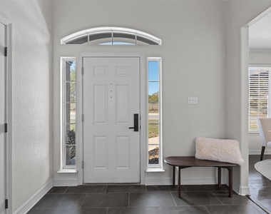 312 Country Club Dr - Photo Thumbnail 5