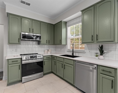 312 Country Club Dr - Photo Thumbnail 12