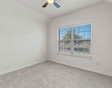 312 Country Club Dr - Photo Thumbnail 24