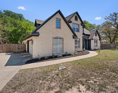 312 Country Club Dr - Photo Thumbnail 3