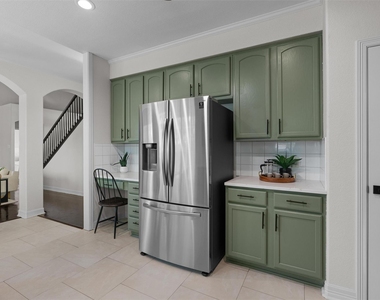 312 Country Club Dr - Photo Thumbnail 13