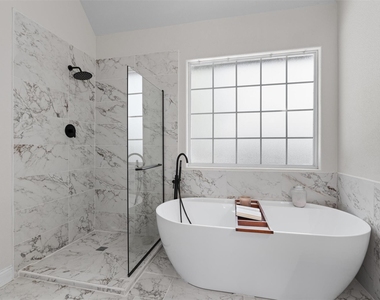 312 Country Club Dr - Photo Thumbnail 18