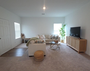 1232 Cattail Ln - Photo Thumbnail 2
