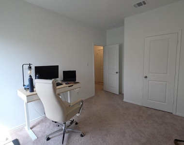 1232 Cattail Ln - Photo Thumbnail 11
