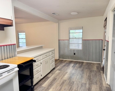 406 Swanee Dr - Photo Thumbnail 8
