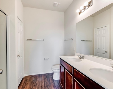 11617 Amber Stream Ln - Photo Thumbnail 16
