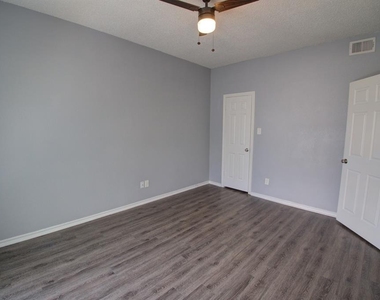 2606 Rio Grande St - Photo Thumbnail 16