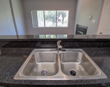 2606 Rio Grande St - Photo Thumbnail 3