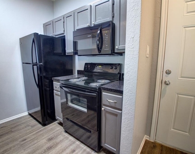 2606 Rio Grande St - Photo Thumbnail 2